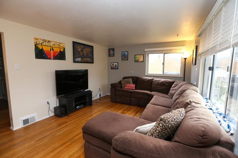 2212 Superior St, Bethel Park, PA 15102-2138