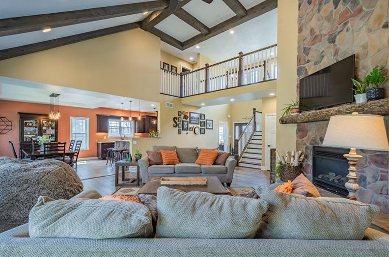 1140 Chaucer Dr, Greensburg, PA 15601-9046