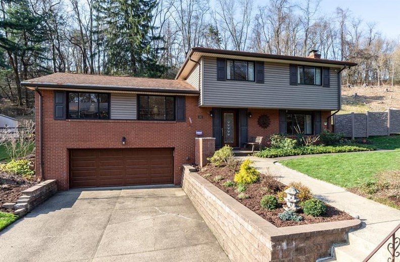 141 Thornberry Dr, Penn Hills, PA 15235