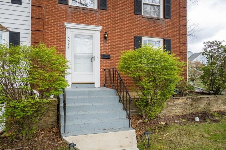 5622 Valleyview Dr, Bethel Park, PA 15102-3544
