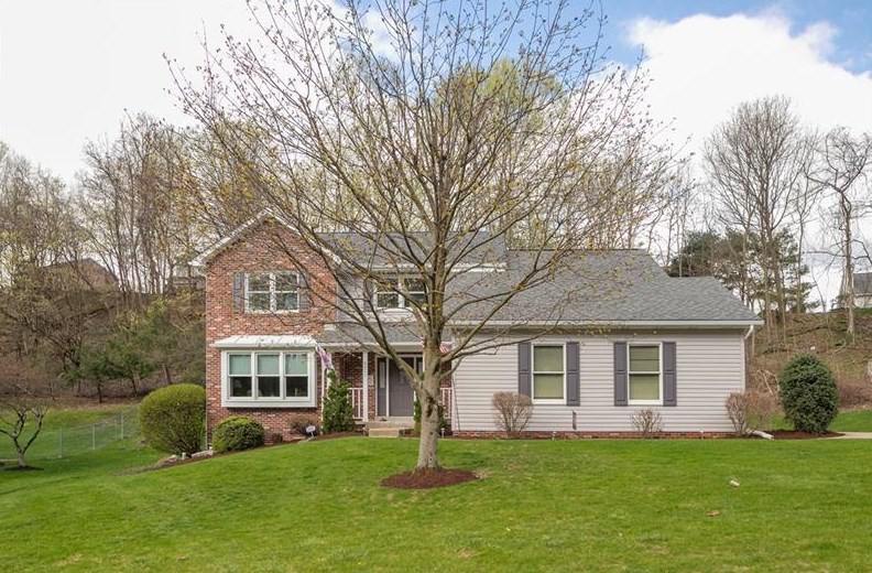 6011 Deer Run Dr, Trafford, PA 15085