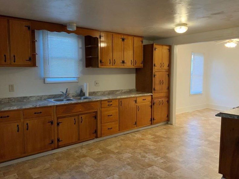 18 Mcknight Ave, Washington, PA 15301-5704