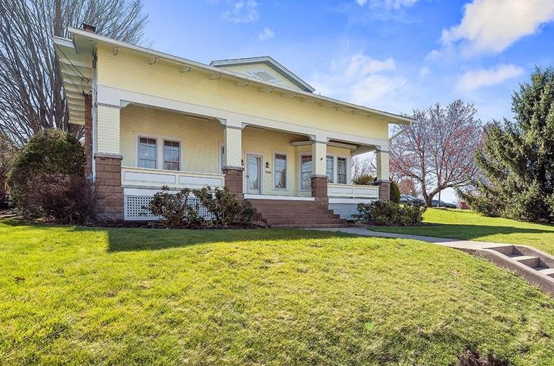228 Franklin St, Slippery Rock, PA 16057