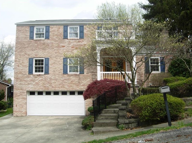 121 Tynewood Dr, Turtle Creek, PA 15145-1135