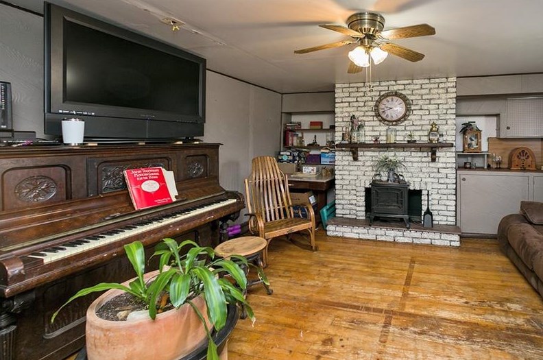 401 Columbia St, Perryopolis, PA 15473