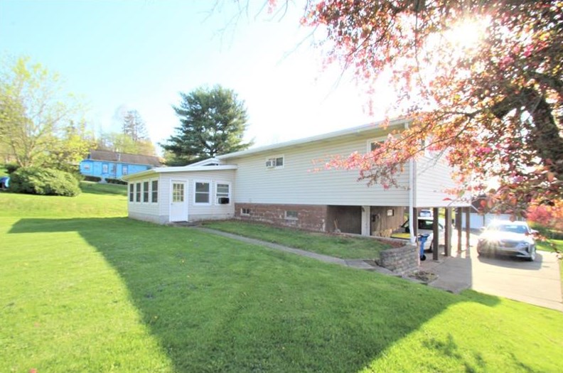 1917 Moravia St, New Castle, PA 16101