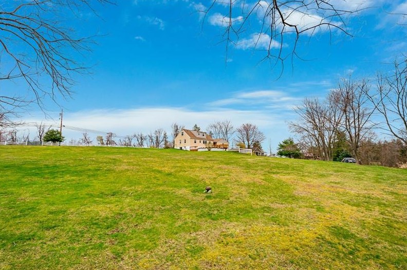 86 Economy Grade Rd, Moon Twp, PA 15108