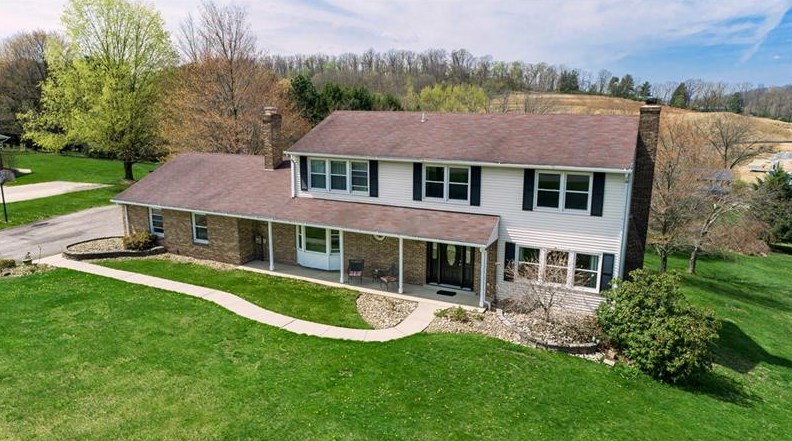 135 Windermere Dr, Valencia, PA 16059-1931