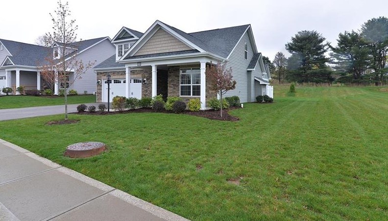 300 Southview Dr, Harmony, PA 16037