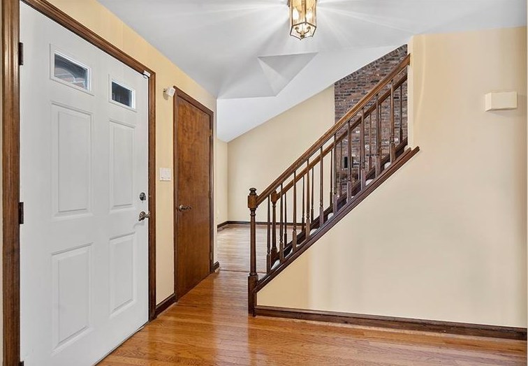 111 Vanita Dr, Moon Twp, PA 15108-2628