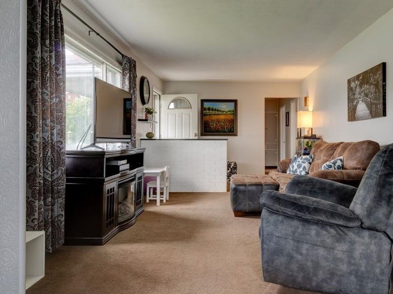 1264 Walnut St, Monaca PA  15061-1131 exterior