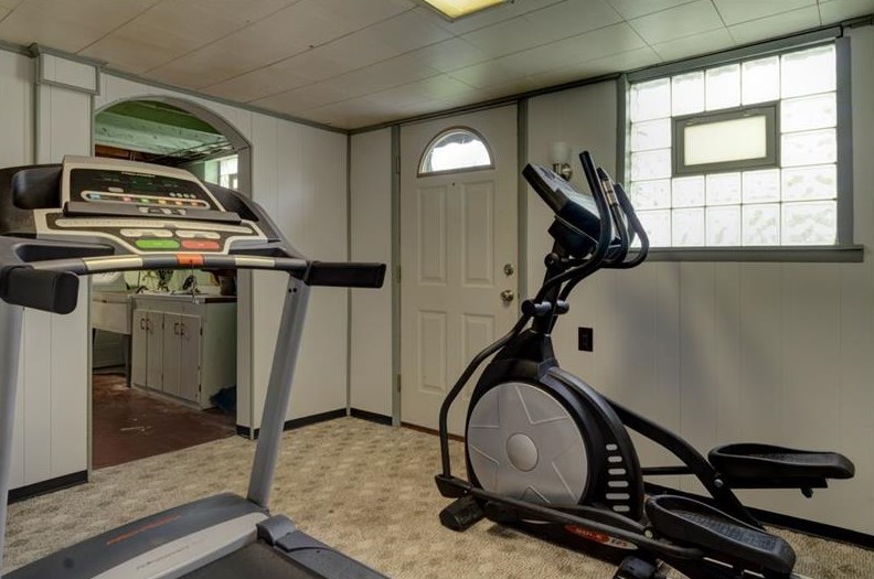 1264 Walnut St, Monaca PA  15061-1131 exterior