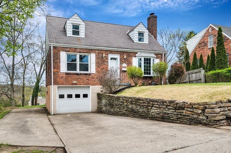 2102 Pleasant St, Bethel Park, PA 15102-2134