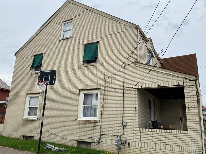 81 Walnut St, Oliphant Furnace, PA 15401-2934