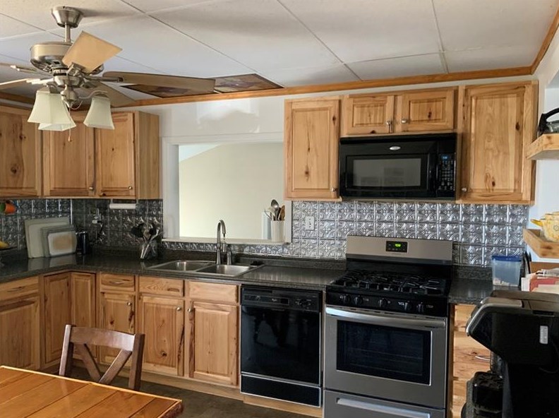 1009 Maple Ave, West Alexander, PA 15376-2241