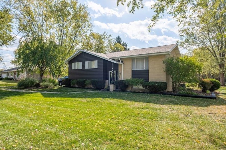 496 Rochester Rd, Zelienople, PA 16063