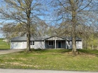 135 Elm Dr, Rices Landing, PA 15357