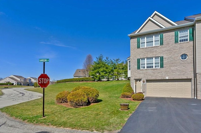 1001 Garrison Ln, Jeannette, PA 15644