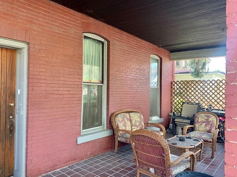 910 8th Ave, Beaver Falls, PA 15010