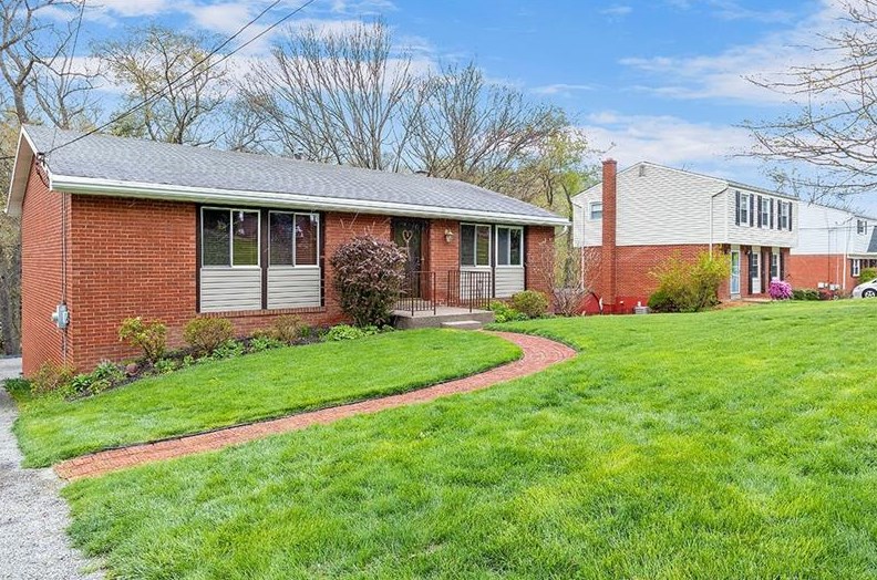 2905 Greenfield Rd, Glenshaw, PA 15116