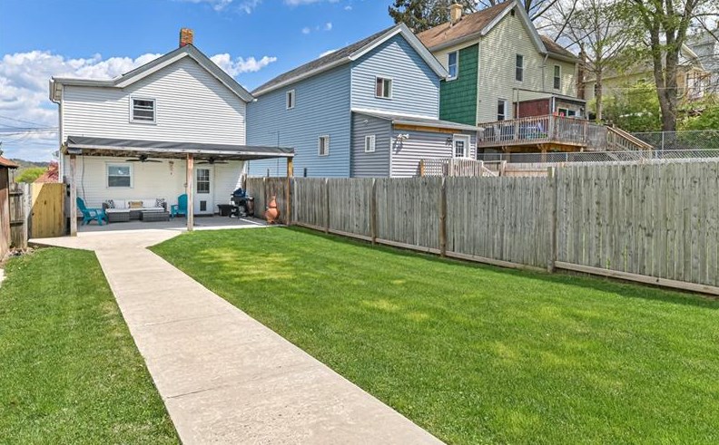 213 Holmes St, Vandergrift, PA 15690