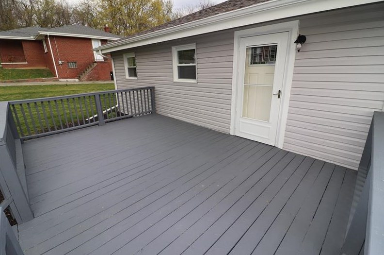 302 Wylie Ave, Houston, PA 15342-1636