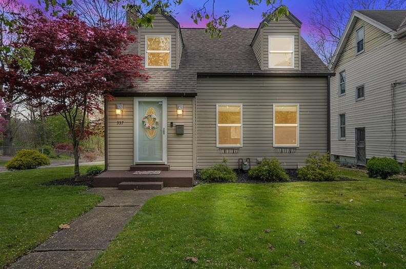 337 Washington St, Springdale, PA 15144-1181