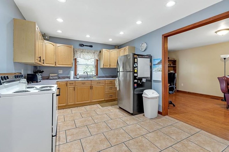 264 Lindsay Rd, Zelienople, PA 16063