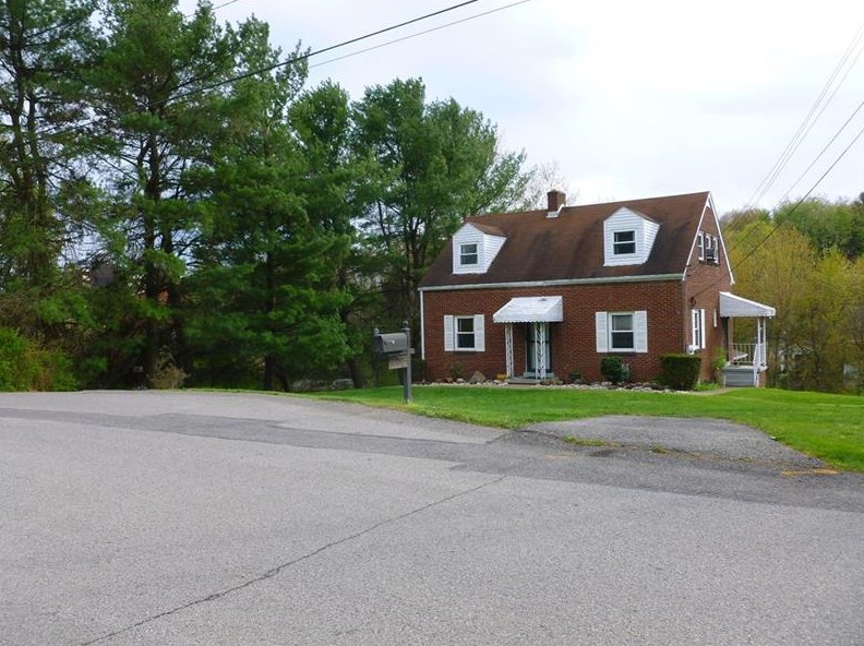 328 Mckinney Dr, Moon Twp, PA 15108-2753