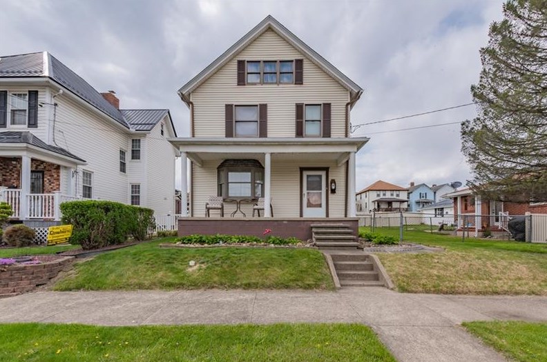 17 S 2nd St, Youngwood, PA 15697
