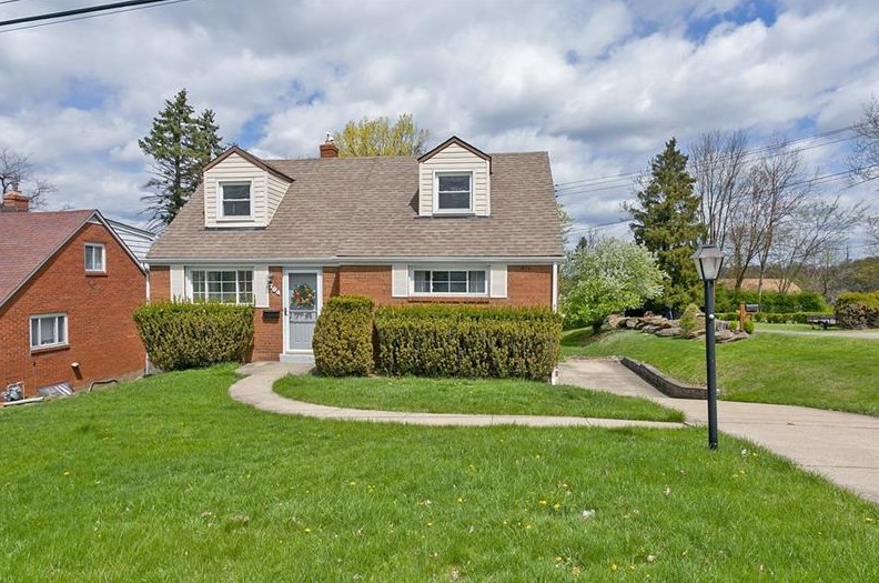 704 Valemont Dr, Verona, PA 15147
