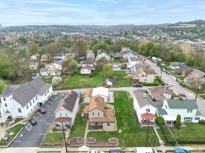 630 Dow Ave, Collier Township, PA 15106-2800