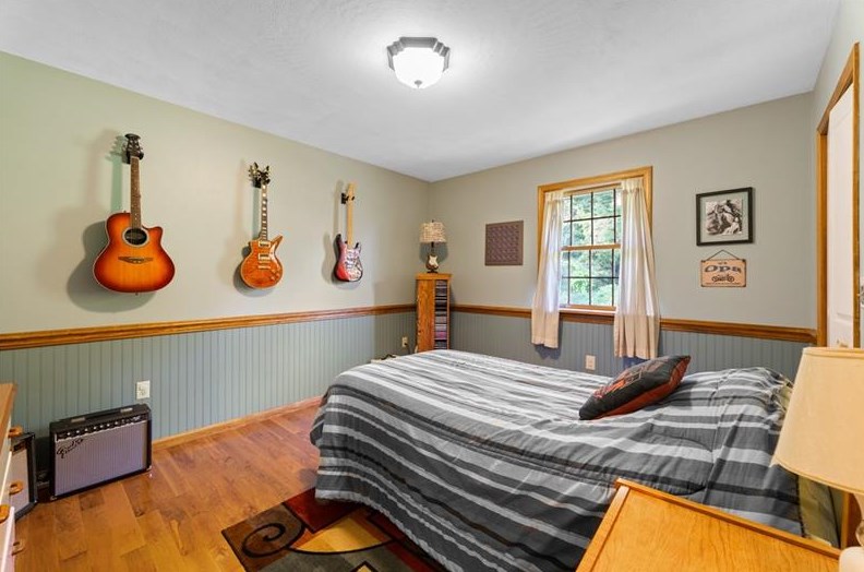111 Mayberry Ln, New Castle, PA 16105-2351