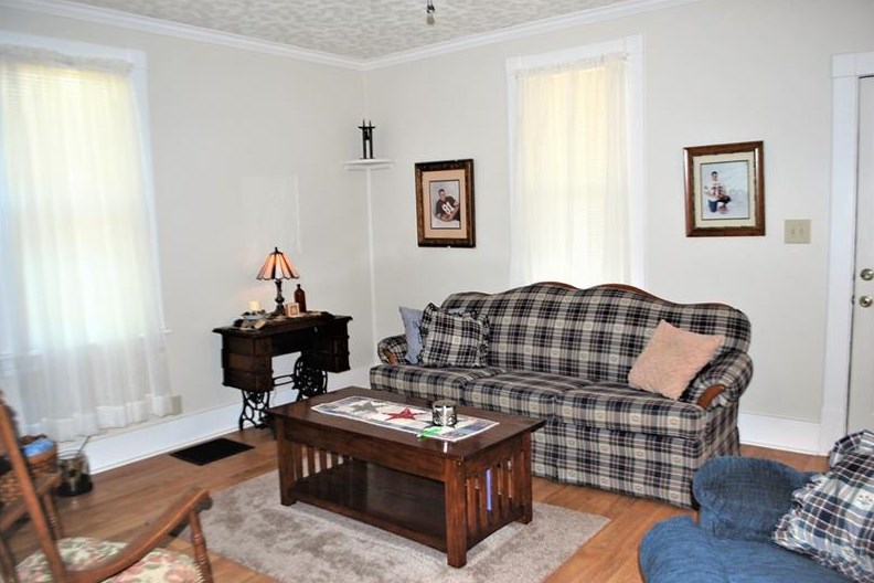 34 Laurel Ave, Washington, PA 15301-3319