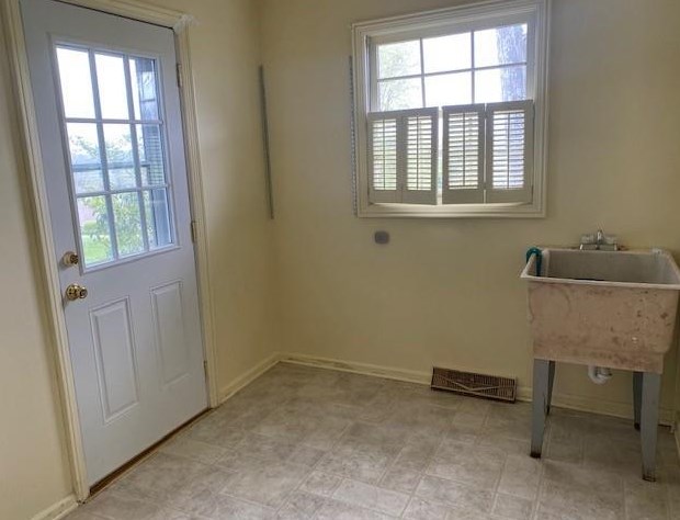 8 Clover Ln, Oliphant Furnace PA  15401-3906 exterior