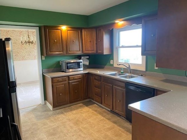 8 Clover Ln, Oliphant Furnace PA  15401-3906 exterior