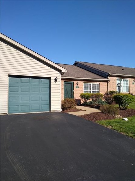 129 Park Crest Ln, Butler, PA 16001-7917
