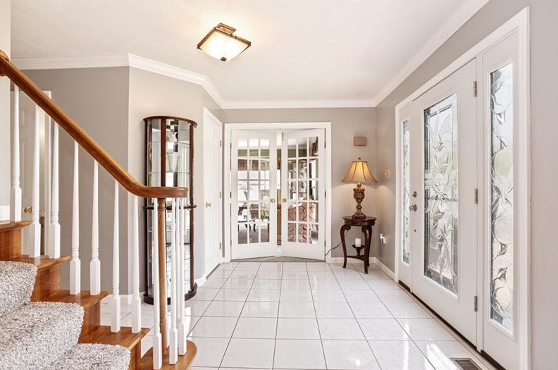 373 Indian Ridge Dr, Moon Twp, PA 15108-1384