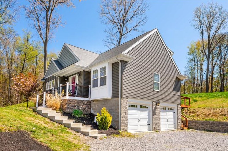 112 Valley Dr, Beaver, PA 15009-9443