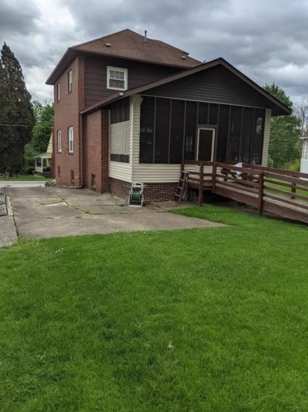 312 Wampum Ave, Ellwood City, PA 16117-1269