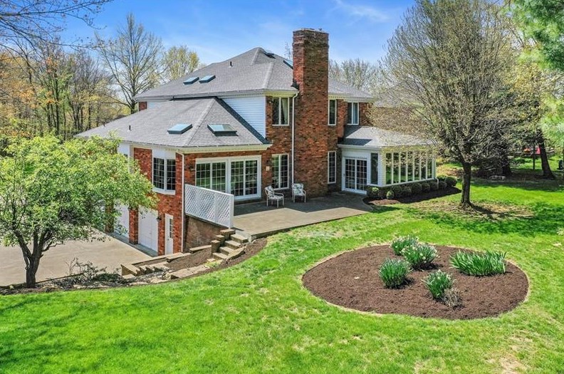 1819 S Villa Dr, Gibsonia, PA 15044