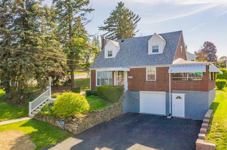 1105 Mcclelland Dr, Mckeesport, PA 15133-3619