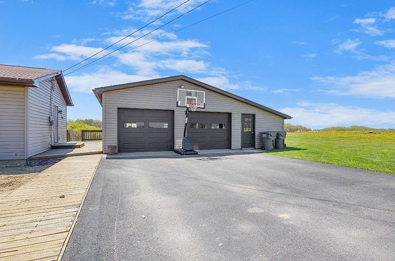 1008 W Lancaster Rd, Harmony, PA 16037