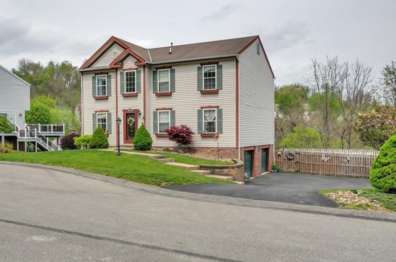 457 Lynn Ann Dr, New Kensington, PA 15068