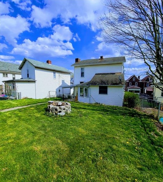 220 10th Ave, Tarentum, PA 15084-1204