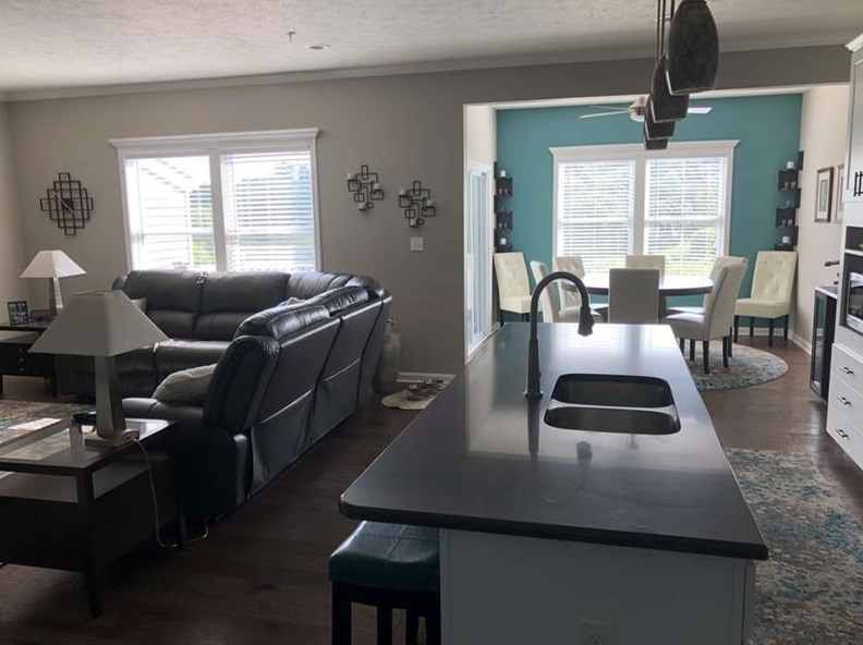 607 Freedom Dr, Collier Township PA  15106-1598 exterior