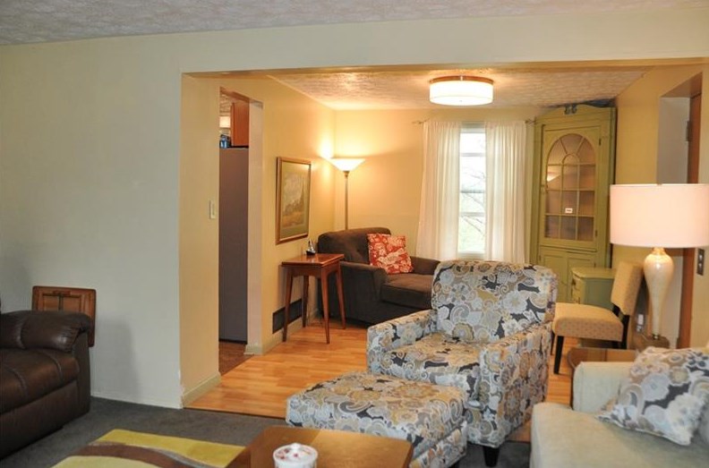 711 Meadowbrook Rd, Trafford, PA 15085