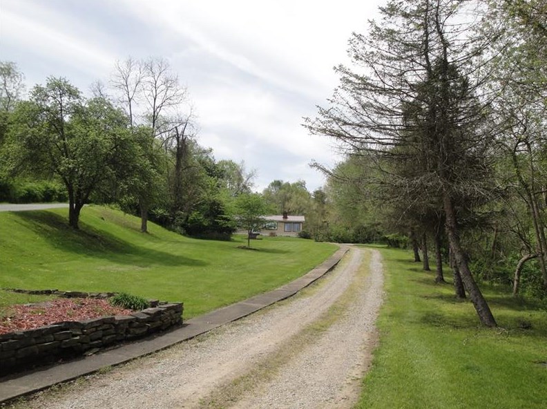 410 Memorial Ave, New Eagle, PA 15067-1110