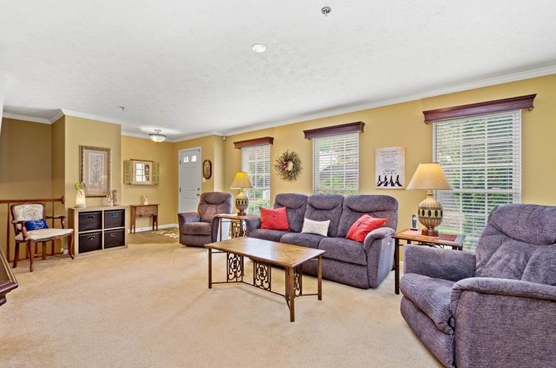 933 Royal Ct North, Canonsburg, PA 15317