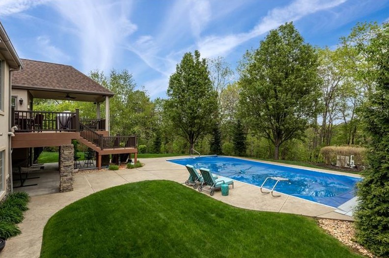 227 Lakeview Dr, Moon Twp, PA 15108